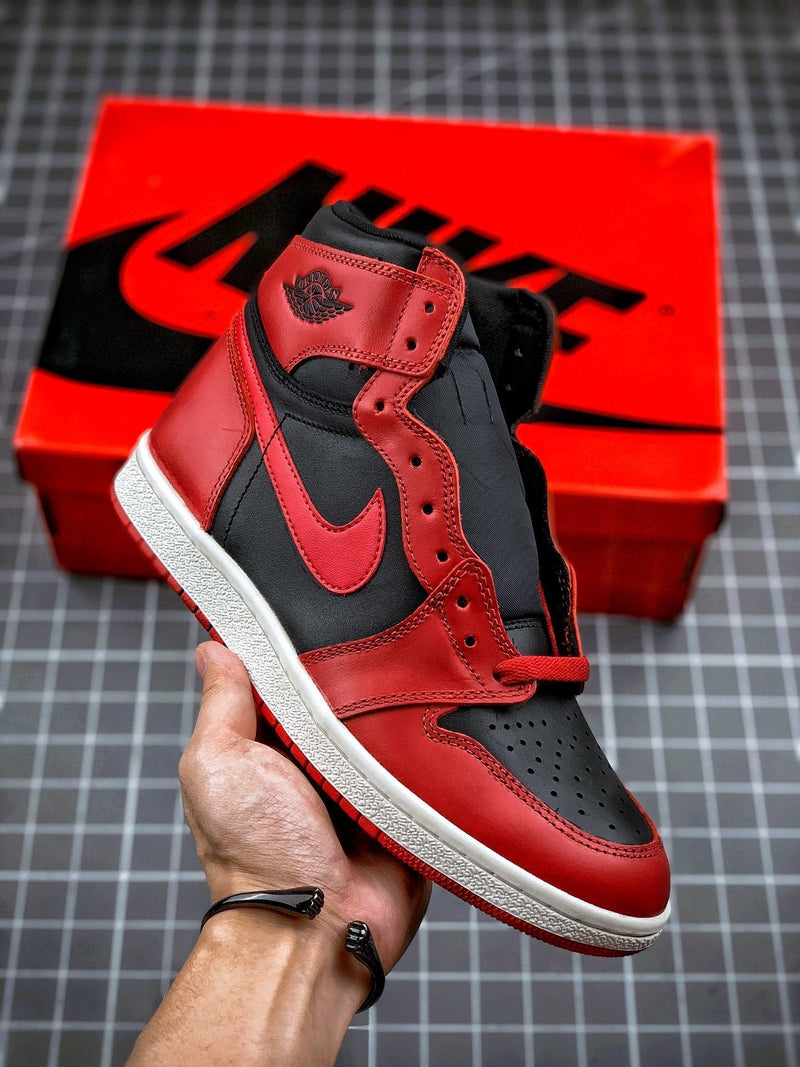 Tênis Nike Air Jordan 1 High '85 'Varsity Red' - Rei da Pelada