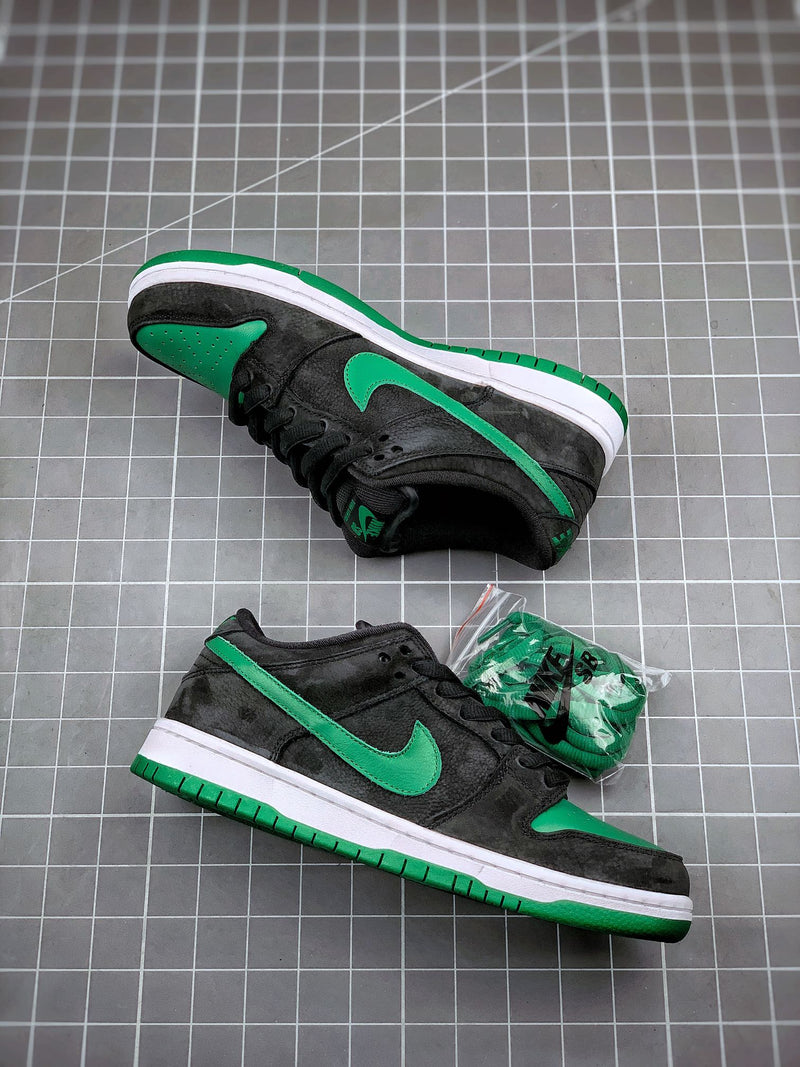 Tênis Nike SB Dunk Low "Black Pine Green" - Rei da Pelada