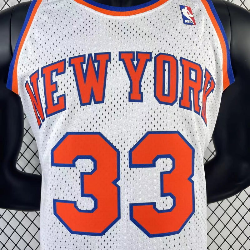 Regata Mitchell & Ness New York Knicks Patrick Ewing 1985-86 Branca - Rei da Pelada