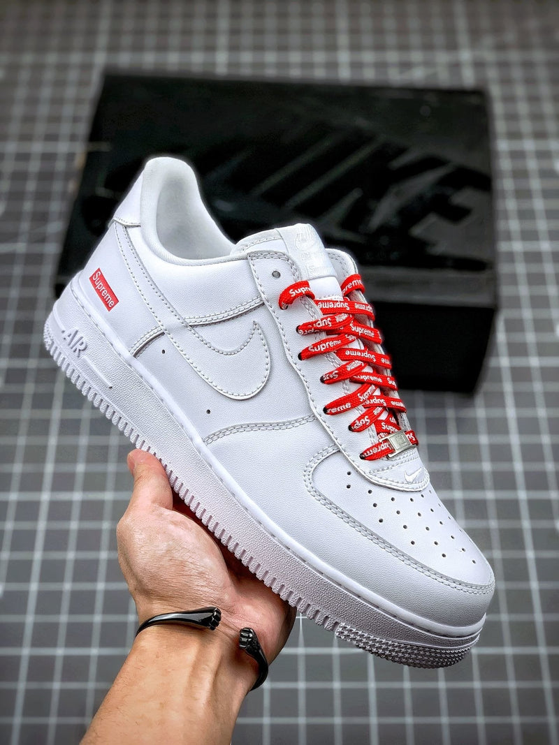 Tênis Nike Air Force 1 Low x Supreme Box Logo White - Rei da Pelada