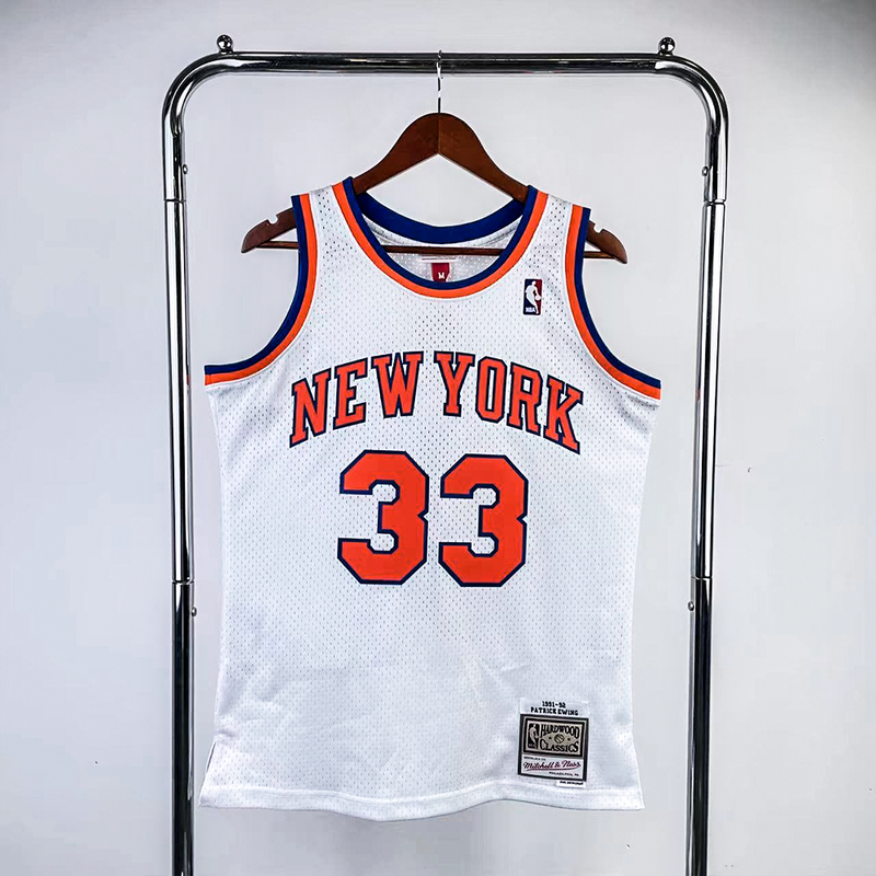 Regata Mitchell & Ness New York Knicks Patrick Ewing 1985-86 Branca - Rei da Pelada