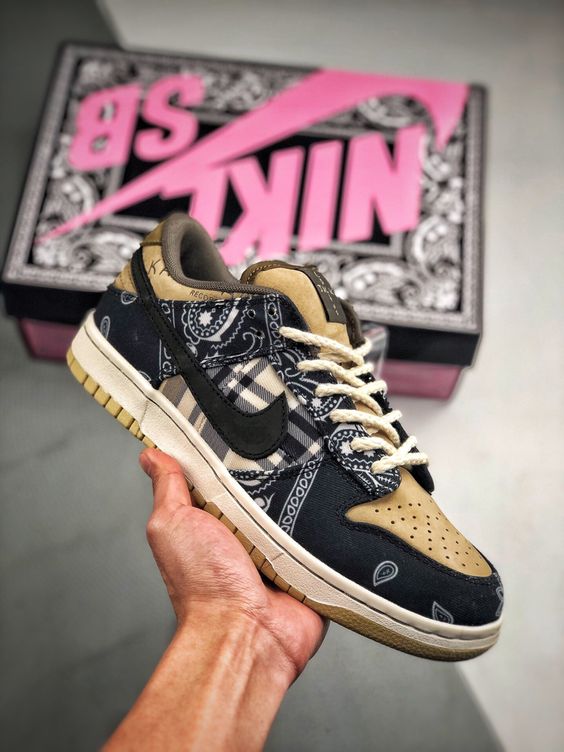 Tênis Travis Scott x Nike SB Dunk 'Cactus Jack' - Rei da Pelada