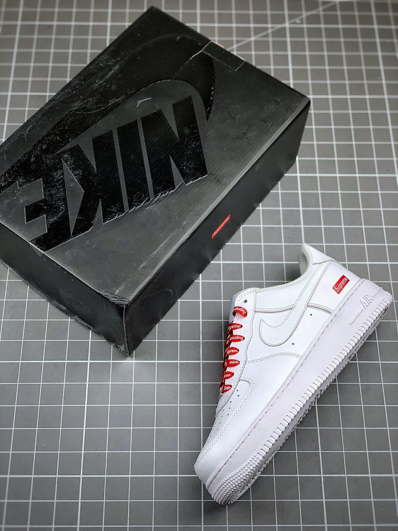 Tênis Nike Air Force 1 Low x Supreme Box Logo White - Rei da Pelada