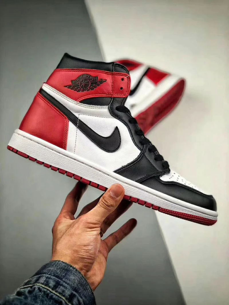 Tênis Nike Air Jordan 1 High Retro Black Toe - Rei da Pelada