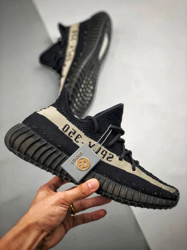 Tênis Adidas Yeezy 350 Boost V2 Oreo - Rei da Pelada