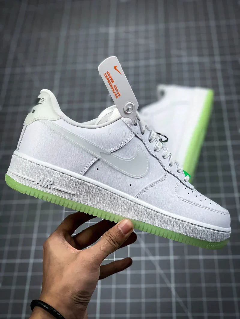 Tênis Nike Air Force 1 Low '07 LX - Rei da Pelada