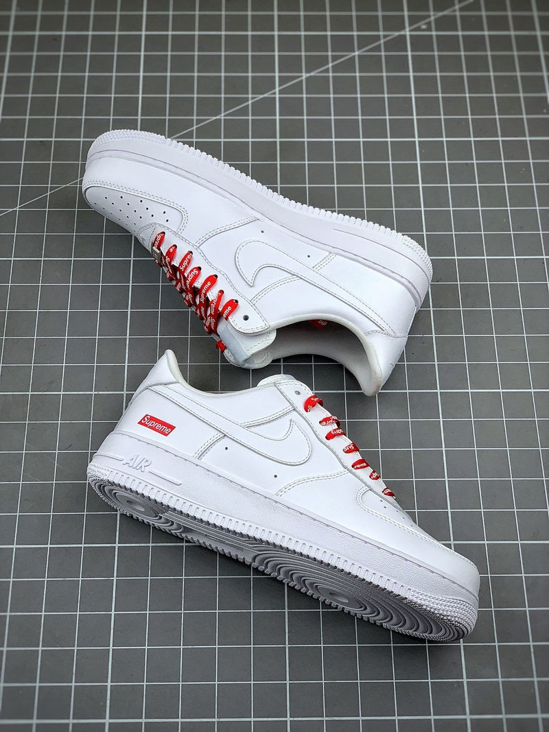 Tênis Nike Air Force 1 Low x Supreme Box Logo White - Rei da Pelada