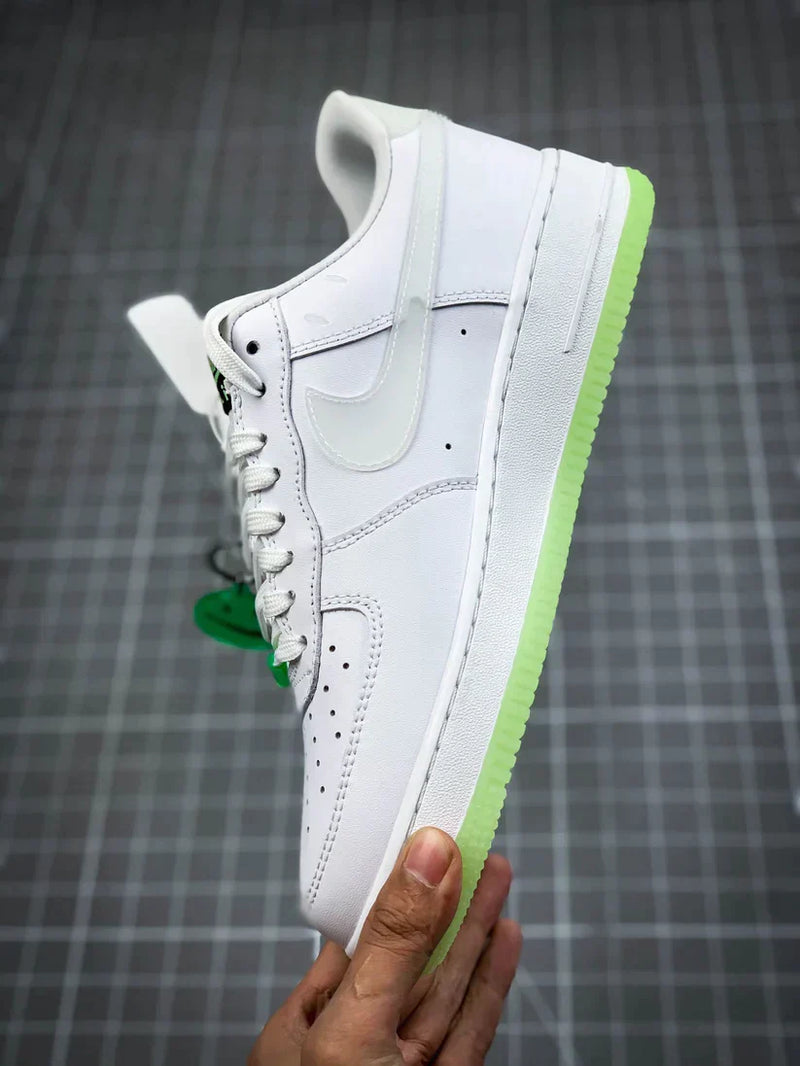 Tênis Nike Air Force 1 Low '07 LX - Rei da Pelada