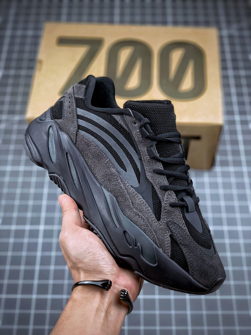 Tênis Adidas Yeezy Boost 700 V2 Vanta - Rei da Pelada