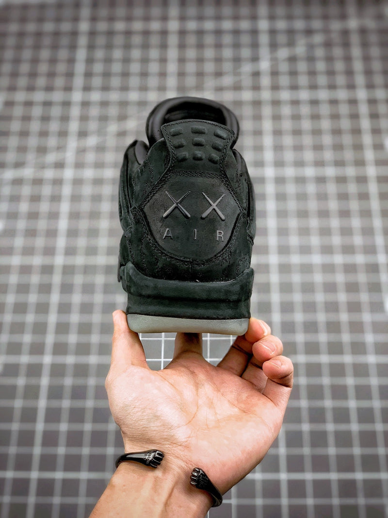 Tênis Nike Air Jordan 4 Retro Kaws Black - Rei da Pelada