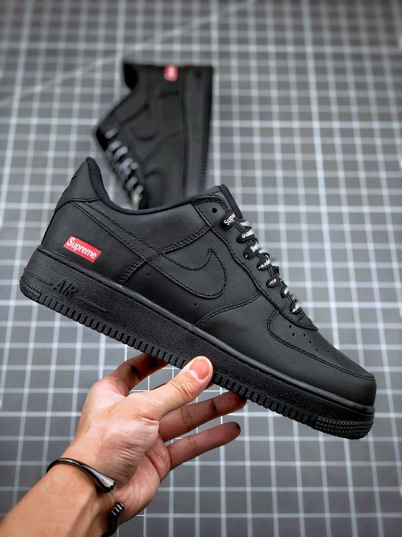 Tênis Nike Air Force 1 Low x Supreme Box Logo Black - Rei da Pelada