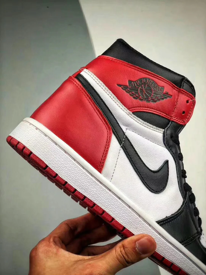 Tênis Nike Air Jordan 1 High Retro Black Toe - Rei da Pelada