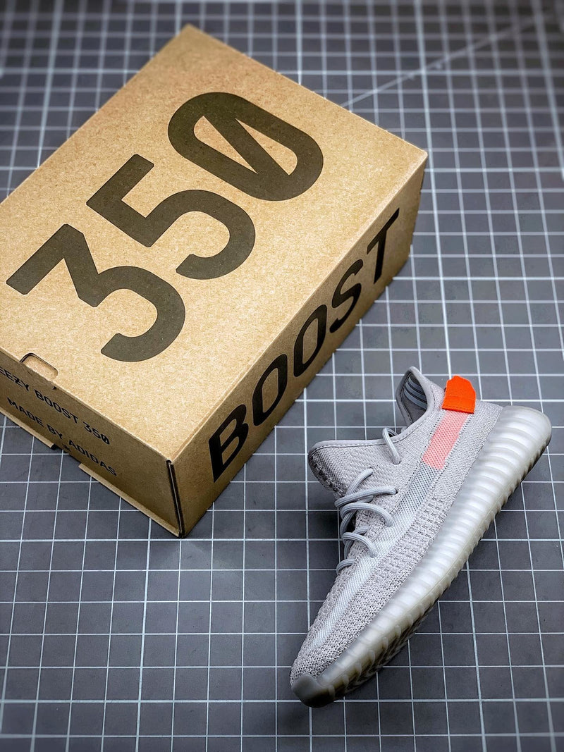 Tênis Adidas Yeezy Boost 350 V2 Tail Light - Rei da Pelada