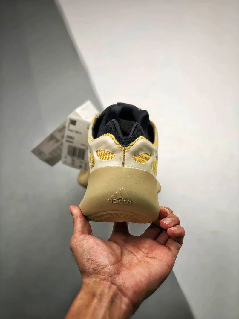 Tênis Adidas Yeezy Boost 700 V3 Safflower - Rei da Pelada