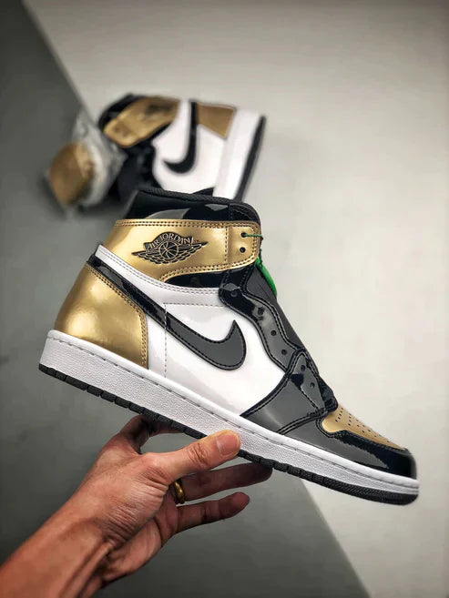 Tênis Nike Air Jordan 1 High "Gold Toe" - Rei da Pelada