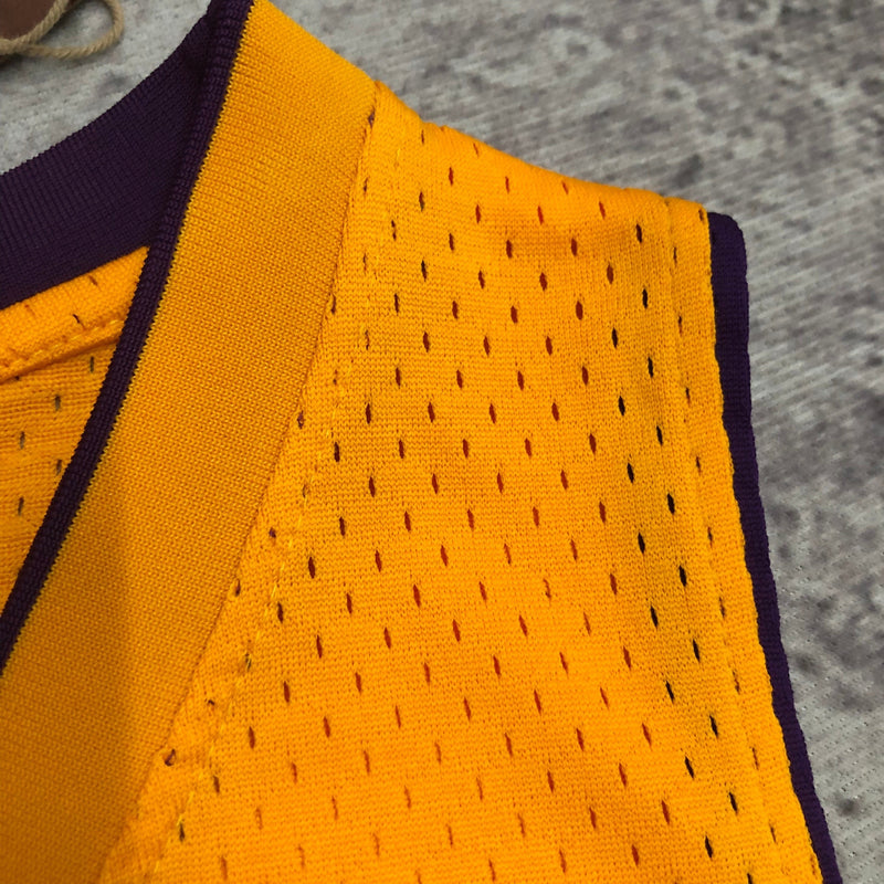 Regata Mitchell & Ness Los Angeles Lakers 1999-00 Dourada - Rei da Pelada