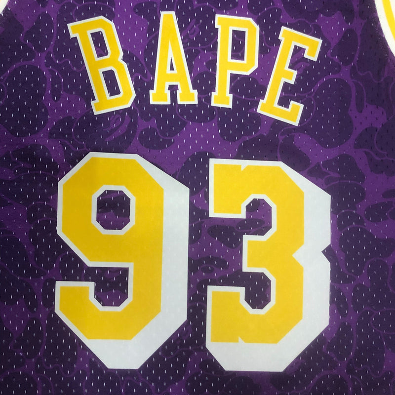 Regata Mitchell & Ness x BAPE - Los Angeles Lakers Roxo - Rei da Pelada