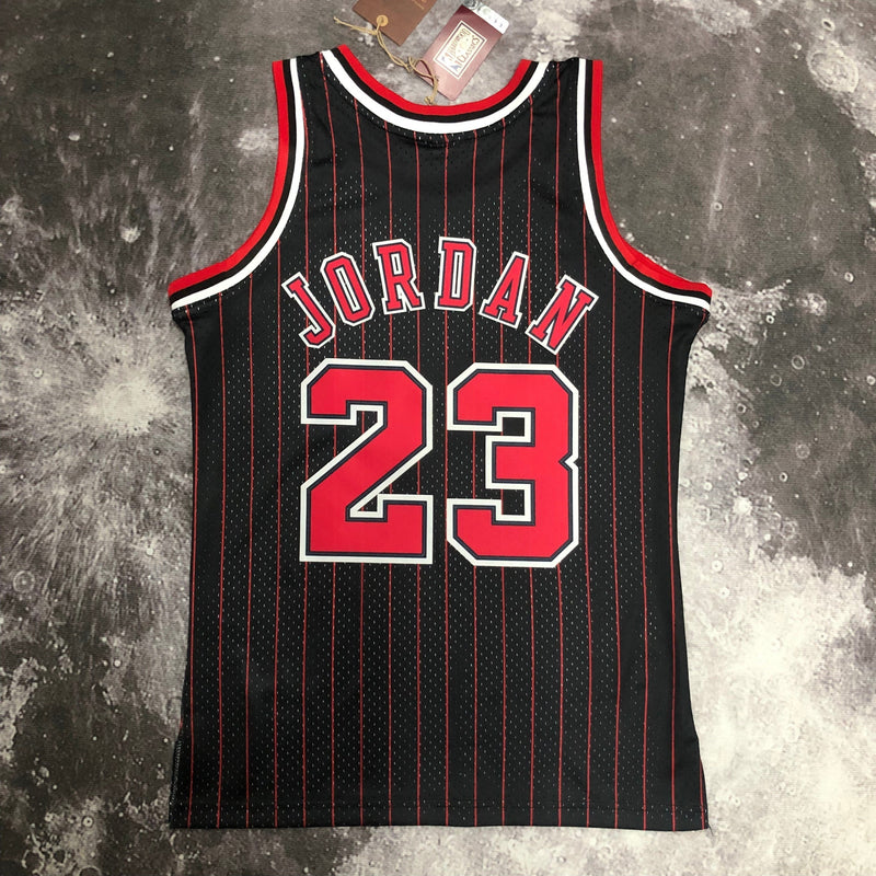 Regata Chicago Bulls Alternative Mitchell & Ness 95/96 - Rei da Pelada