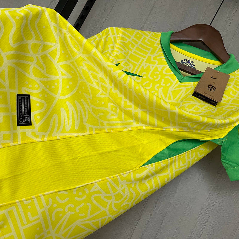 Camisa Feminina Brasil Nike 24/25 Amarela e Verde Baby Look