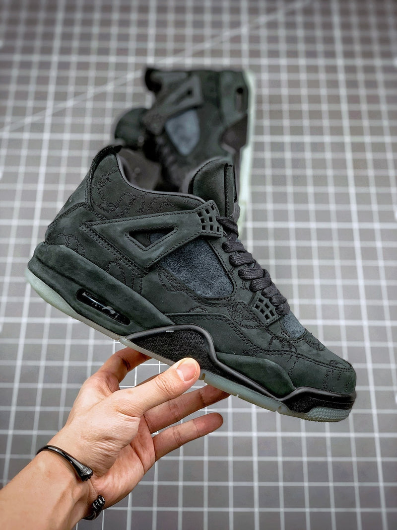 Tênis Nike Air Jordan 4 Retro Kaws Black - Rei da Pelada