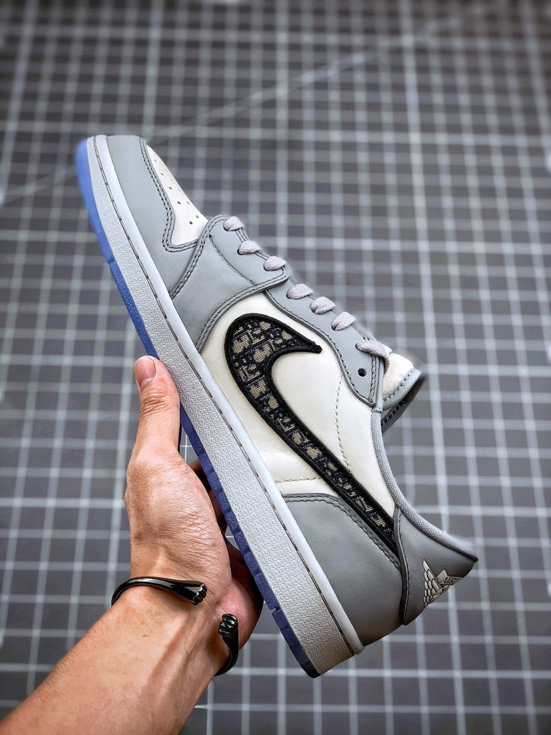 Tênis Nike Air Jordan 1 Low Retro Dior - Rei da Pelada