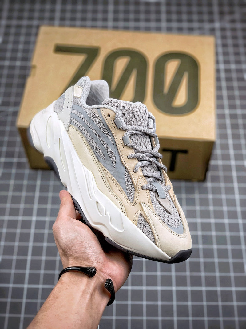 Tênis Adidas Yeezy Boost 700 V2 Cream - Rei da Pelada