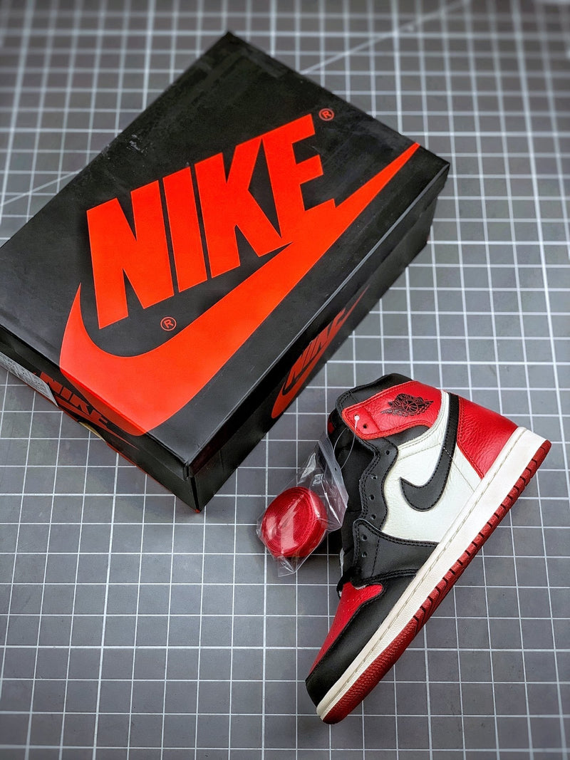 Tênis Nike Air Jordan 1 High Retro 'Bred Toe' - Rei da Pelada