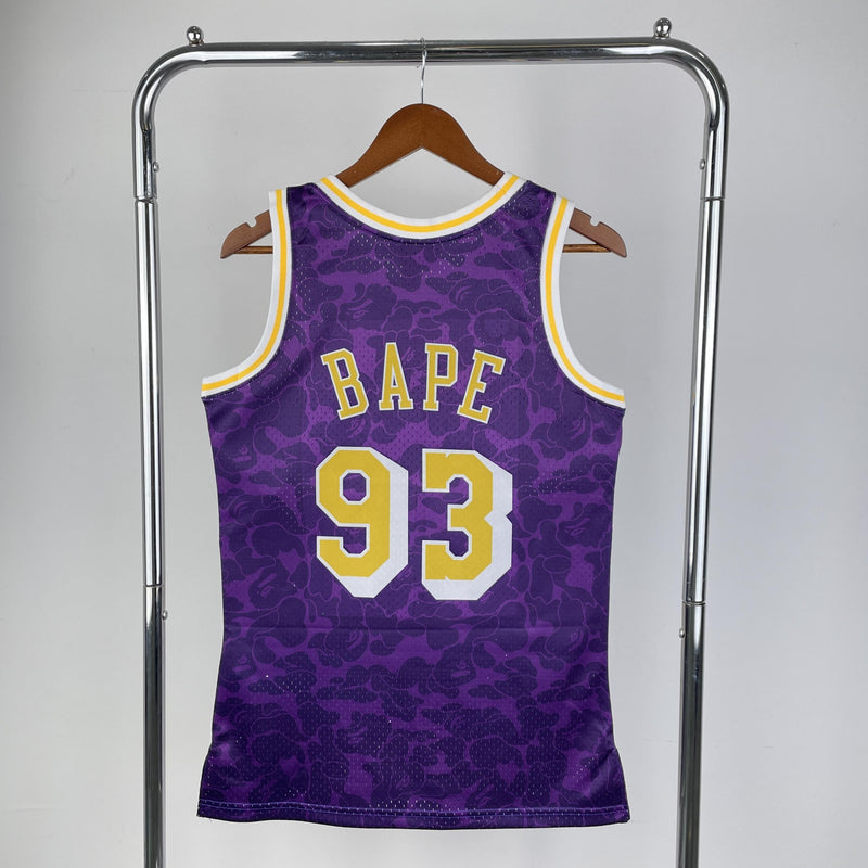 Regata Mitchell & Ness x BAPE - Los Angeles Lakers Roxo - Rei da Pelada