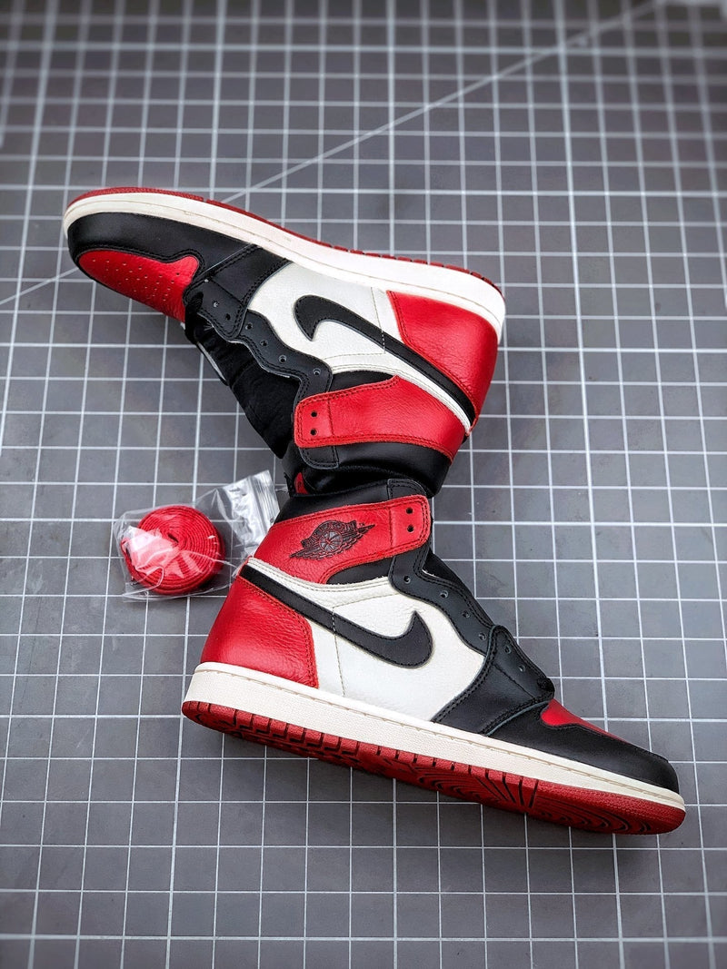 Tênis Nike Air Jordan 1 High Retro 'Bred Toe' - Rei da Pelada