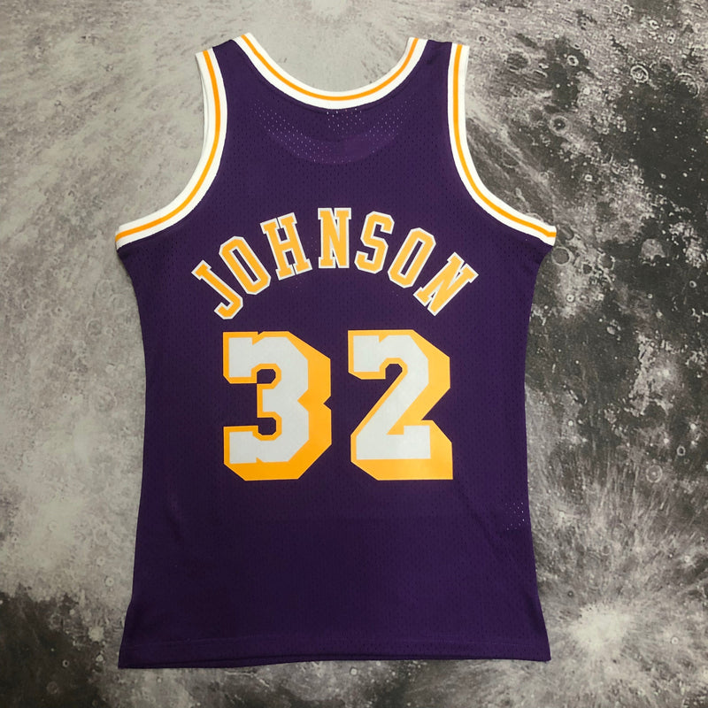 Regata Los Angeles Lakers Mitchell & Ness Away 84/85 - Rei da Pelada